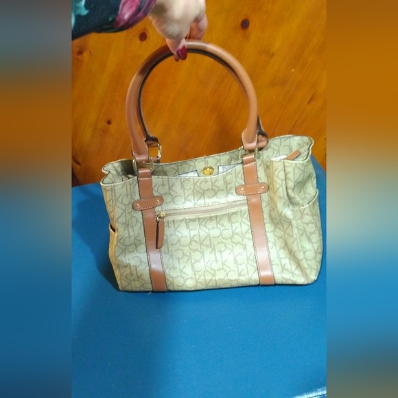 New Calvin Klein - Picture 3 of 7